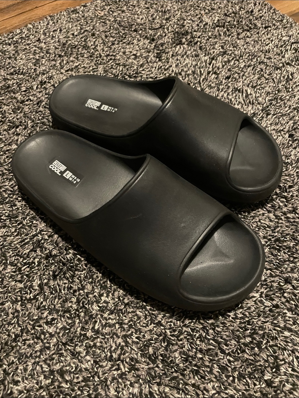 32° COOL Men's 7-8 WOMEN’s 9-10 Unisex Black Slide Sandals